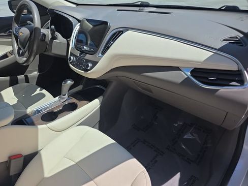 Used 2019 Chevrolet Malibu LT w/ Leather Package FWD image 27