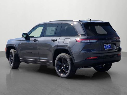 New 2025 Jeep Grand Cherokee Altitude image 4