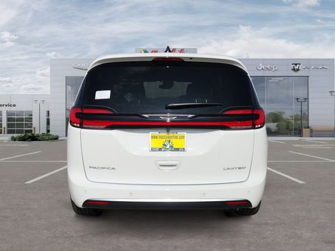 New 2027 Chrysler Pacifica Limited FWD image 4