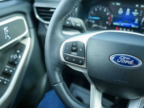 Used 2023 Ford Explorer XLT w/ Equipment Group 202A AWD/4WD image 34