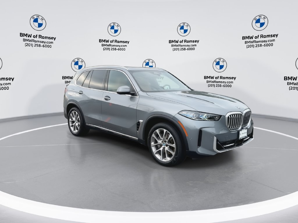 Used 2024 BMW X5 xDrive40i w/ Premium Package AWD/4WD image 2