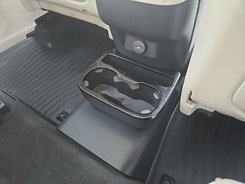 Used 2021 Volvo XC90 T6 Momentum image 86