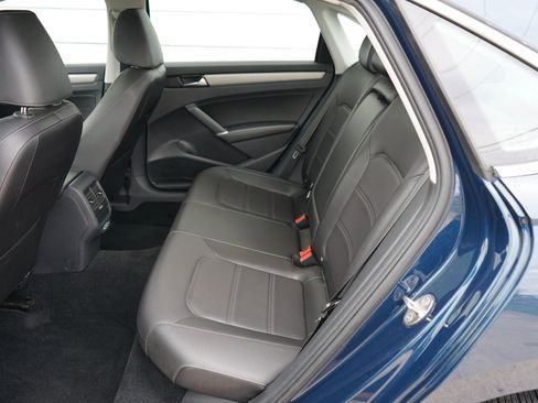 Used 2022 Volkswagen Passat 2.0T SE image 32