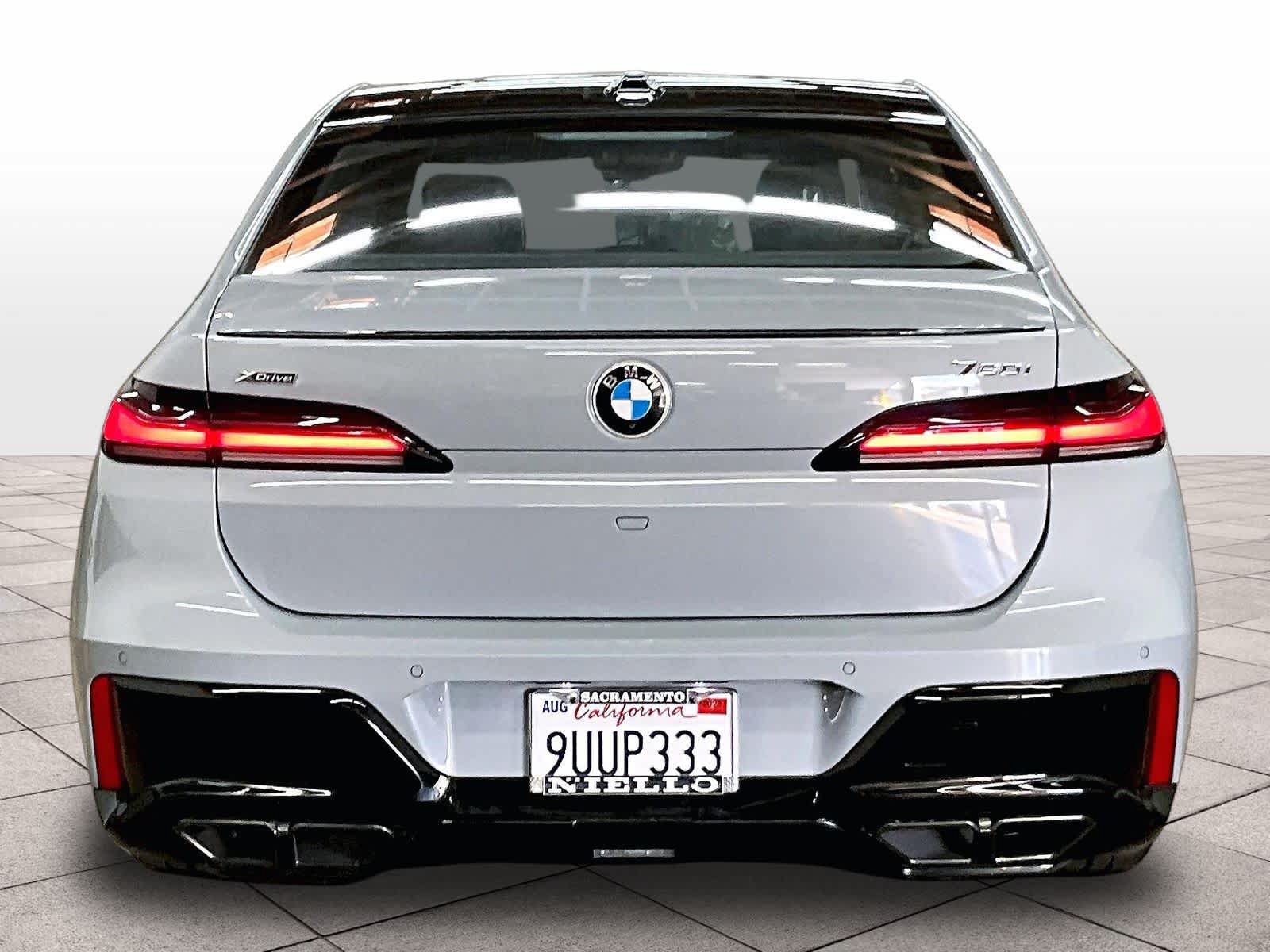 Used 2025 BMW 760i xDrive AWD/4WD image 9