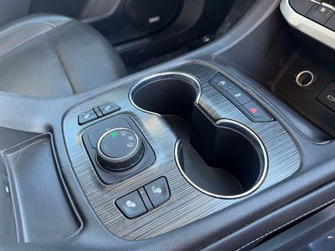 Used 2023 GMC Acadia SLT image 22