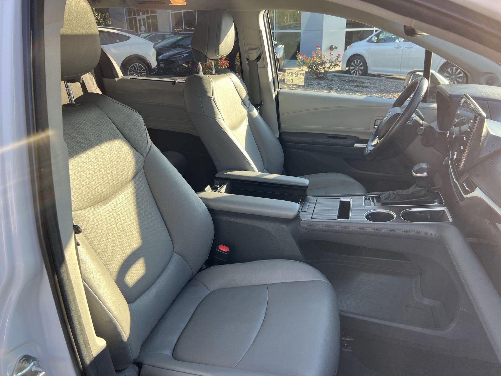 Used 2024 Toyota Sienna XLE w/ XLE Plus Package AWD/4WD image 28