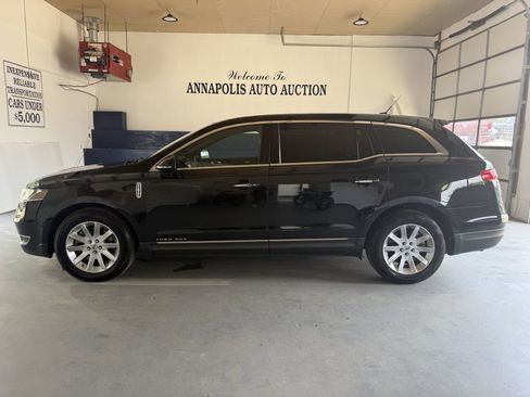 Used 2016 Lincoln MKT AWD image 1