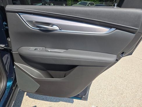 New 2025 Cadillac XT5 Luxury image 11
