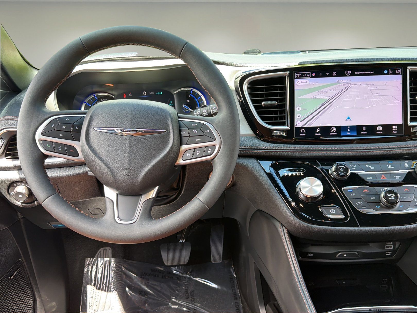 Used 2024 Chrysler Pacifica Pinnacle FWD image 16