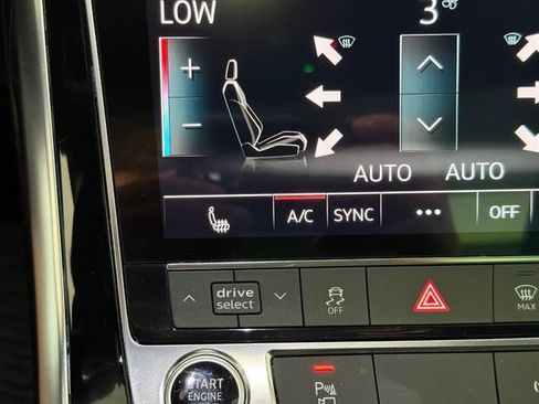 Used 2025 Audi Q8 Premium image 20