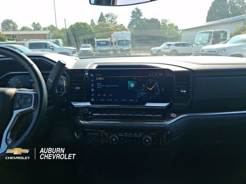 Used 2025 Chevrolet Silverado 1500 LT AWD/4WD image 11