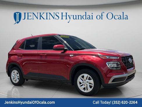 Used 2024 Hyundai Venue SE FWD image 1