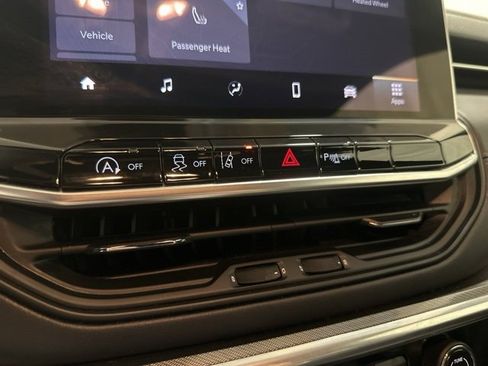 Used 2023 Jeep Compass Limited image 27