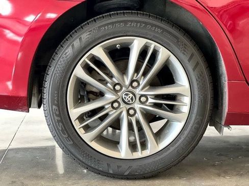 Used 2016 Toyota Camry SE image 9