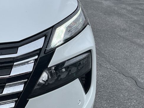 Used 2024 Nissan Rogue SL image 11