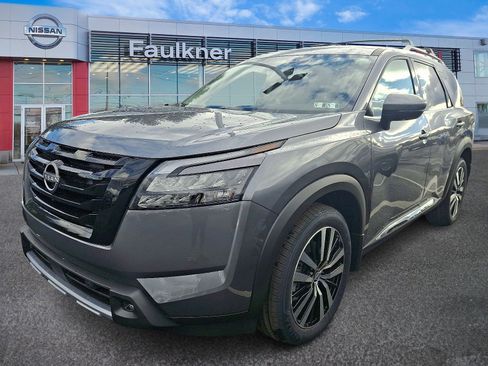 New 2025 Nissan Pathfinder Platinum image 3