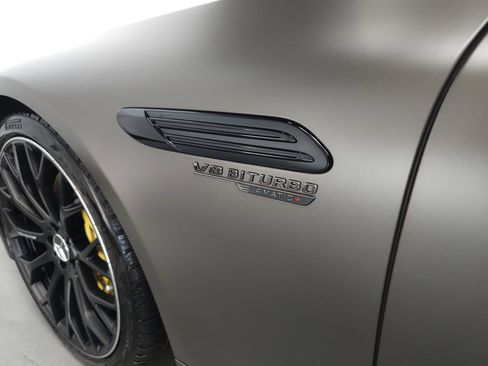 Used 2022 Mercedes-Benz SL 55 AMG 4MATIC w/ Driver Assistance Package image 38