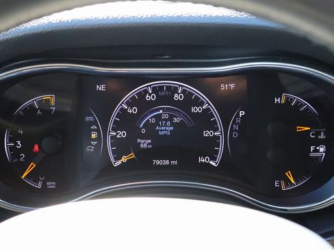 Used 2019 Jeep Grand Cherokee Laredo image 28