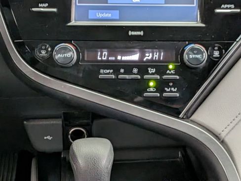 Used 2020 Toyota Camry LE w/ Carpet Mat Package FWD image 27