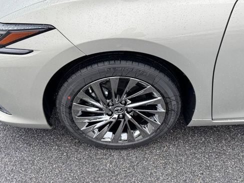 New 2025 Lexus ES 350 Ultra Luxury image 11