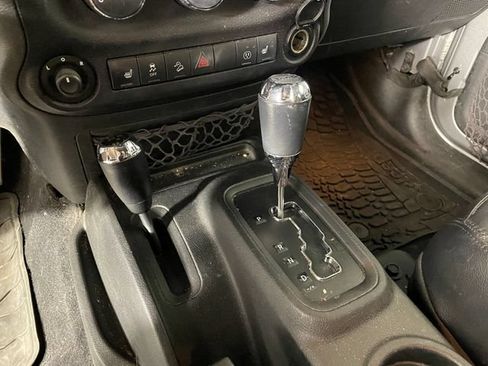 Used 2017 Jeep Wrangler Unlimited Sahara AWD/4WD image 9