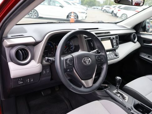 Used 2018 Toyota RAV4 XLE AWD/4WD image 17