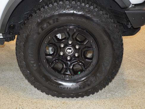 Used 2023 Ford Bronco Wildtrak image 9