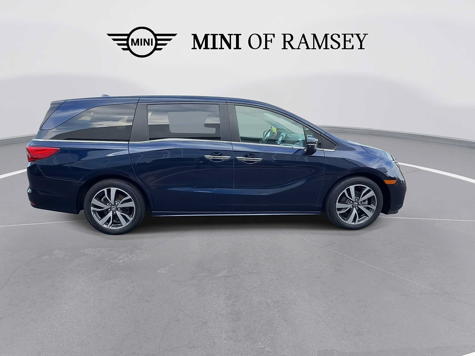 Used 2023 Honda Odyssey Touring image 9