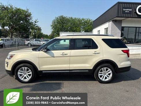 Used 2018 Ford Explorer XLT w/ Equipment Group 202A AWD/4WD image 8