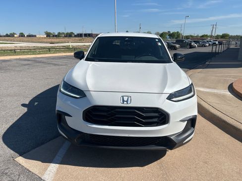 Used 2024 Honda HR-V Sport image 2