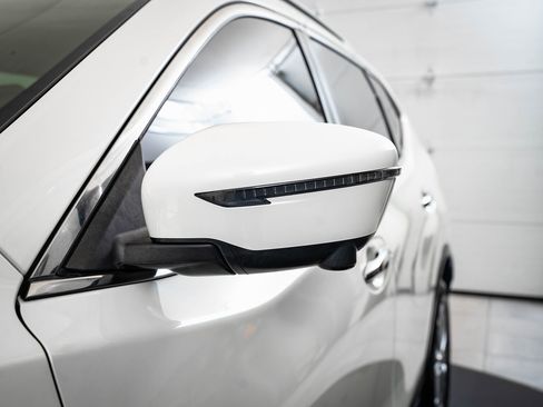 Used 2016 Nissan Rogue SV w/ SV Premium Package image 14