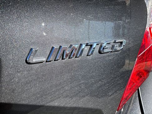 Used 2022 Toyota C-HR XLE image 8