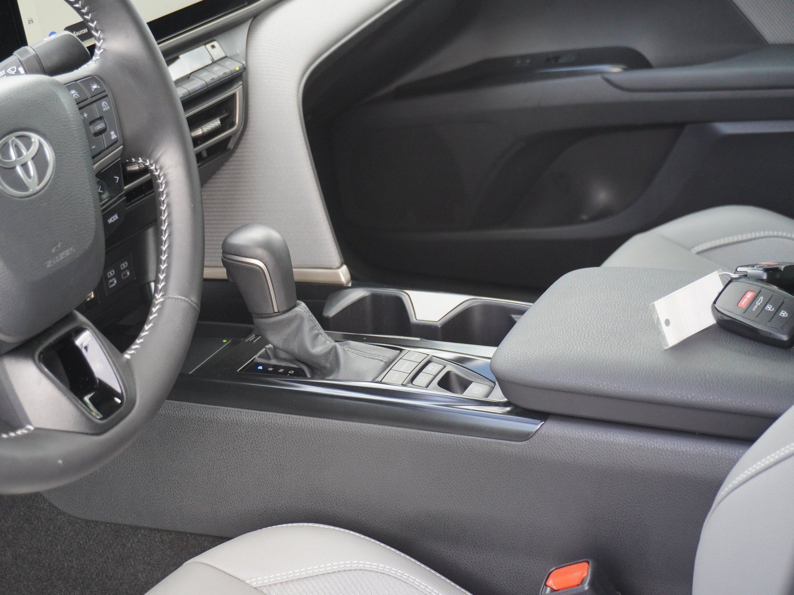 Used 2025 Toyota Camry SE w/ Multimedia Upgrade Package FWD image 20