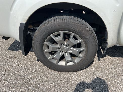 Used 2020 Nissan Frontier SV AWD/4WD image 10