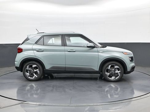 New 2026 Hyundai Venue SEL FWD image 4