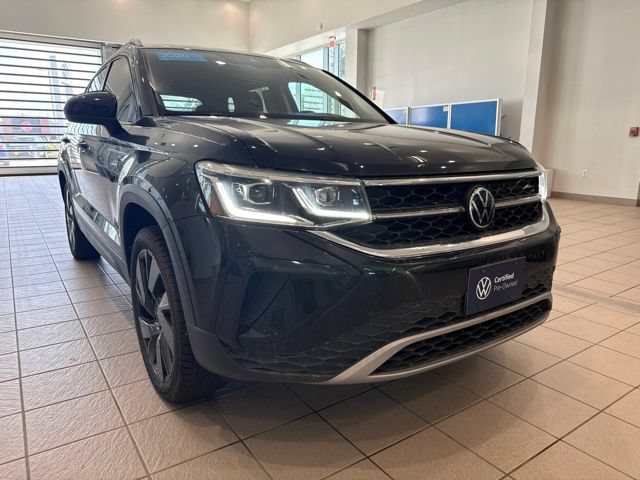 Certified 2024 Volkswagen Taos SEL AWD/4WD image 1