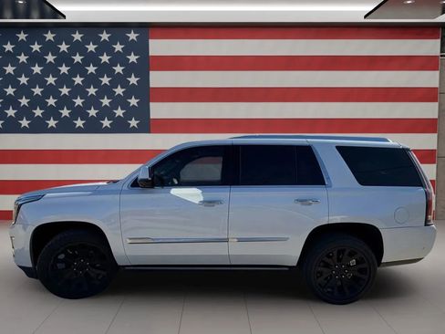 Used 2019 Cadillac Escalade Platinum image 4