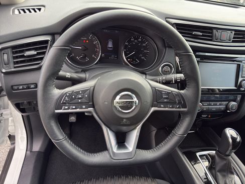 Used 2019 Nissan Rogue SV AWD/4WD image 16