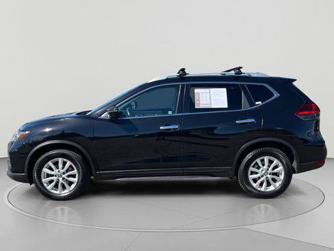 Used 2017 Nissan Rogue SV FWD image 2