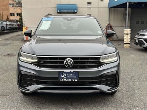Certified 2022 Volkswagen Tiguan SE R-Line image 9