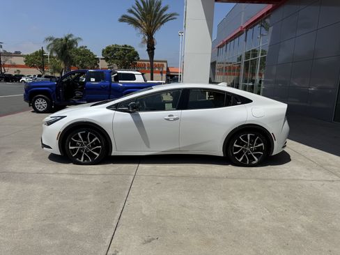 Certified 2025 Toyota Prius Plug-In Hybrid image 2