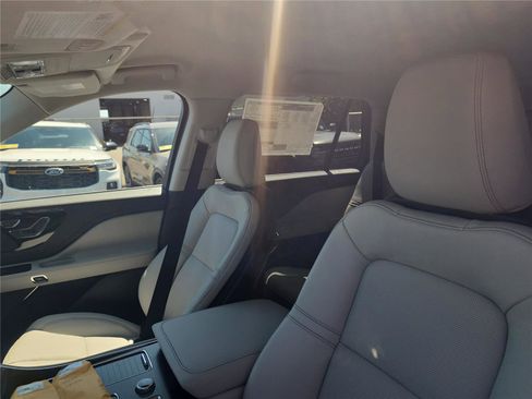 New 2026 Lincoln Aviator 2WD image 14