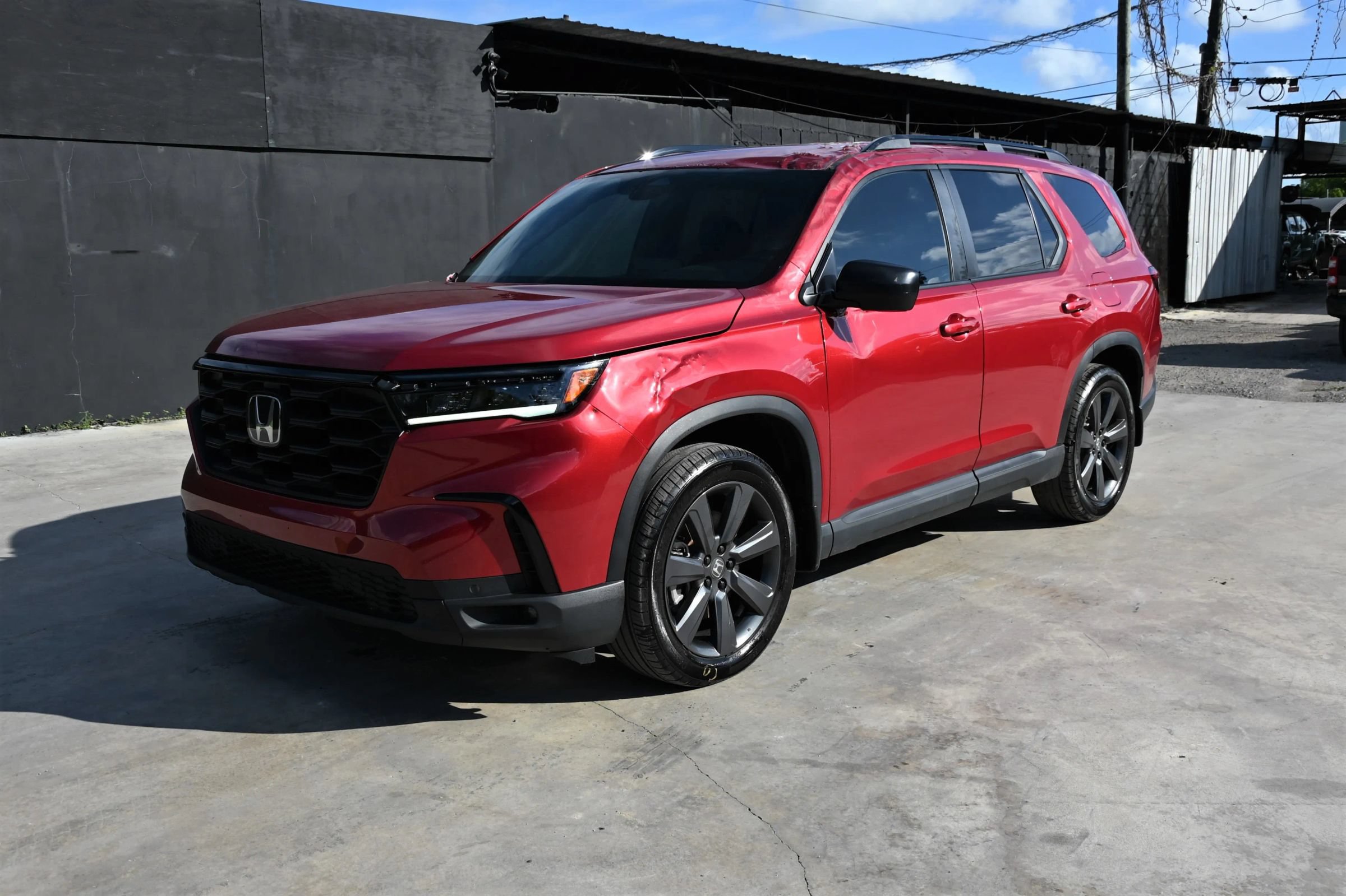 Used 2025 Honda Pilot Sport image 1