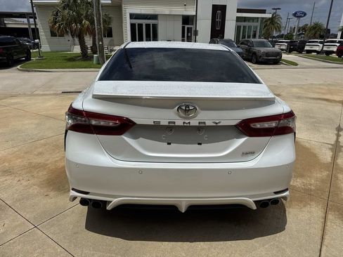 Used 2018 Toyota Camry XSE FWD image 7