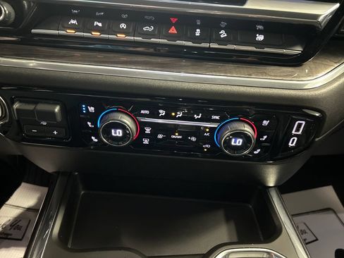 Used 2022 Chevrolet Silverado 1500 LTZ AWD/4WD image 19