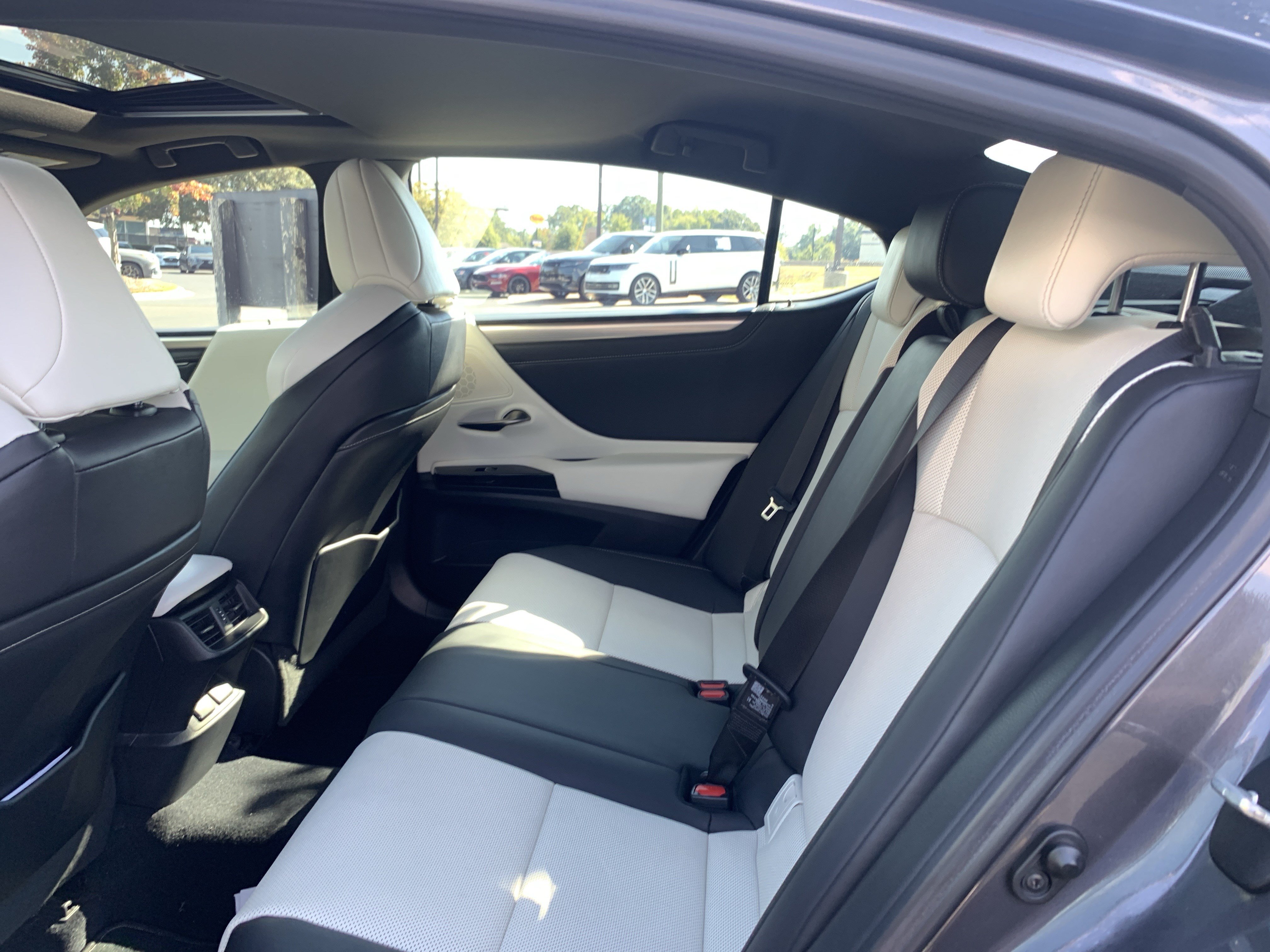 Used 2022 Lexus ES 300h F Sport w/ Accessory Package 2 FWD image 32