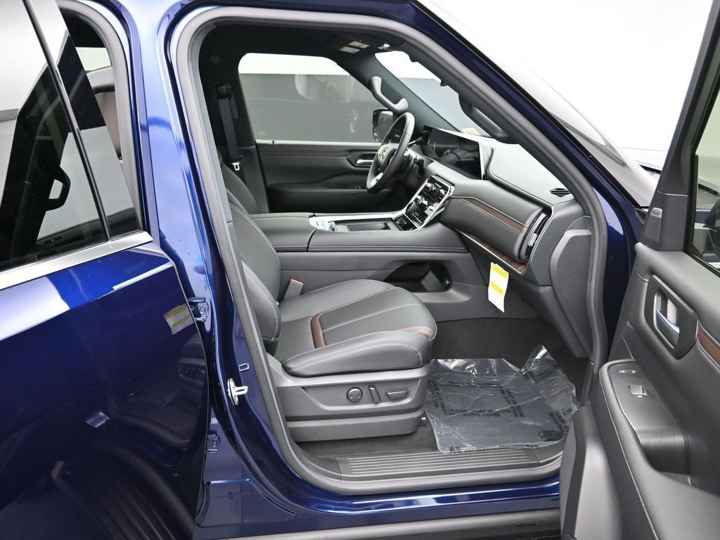 New 2025 Nissan Armada SL w/ Captain's Chari Seat Package RWD image 28