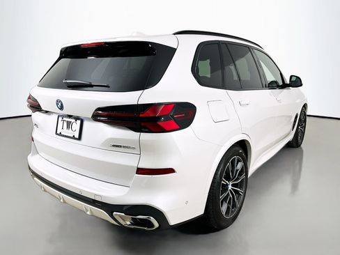 New 2026 BMW X5 xDrive50e w/ M Sport Package AWD/4WD image 5