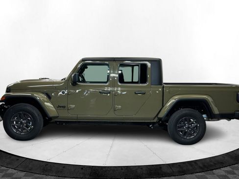 New 2025 Jeep Gladiator Sport image 2