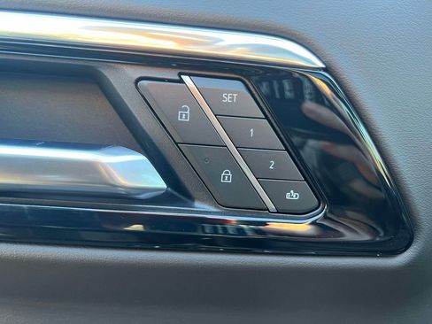 Used 2025 Chevrolet Tahoe High Country image 18